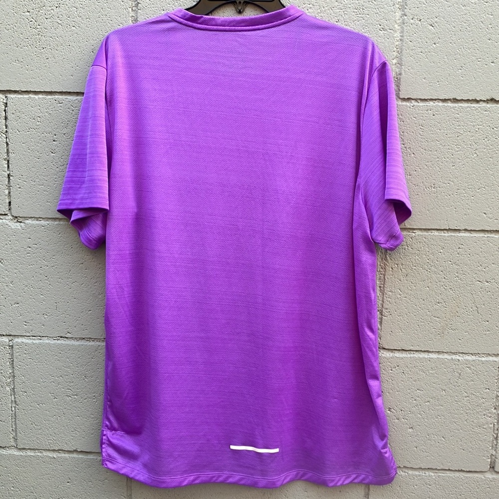 Mens Nike running short sleeve t-shirt.  Pretty color! - Picture 4 of 4